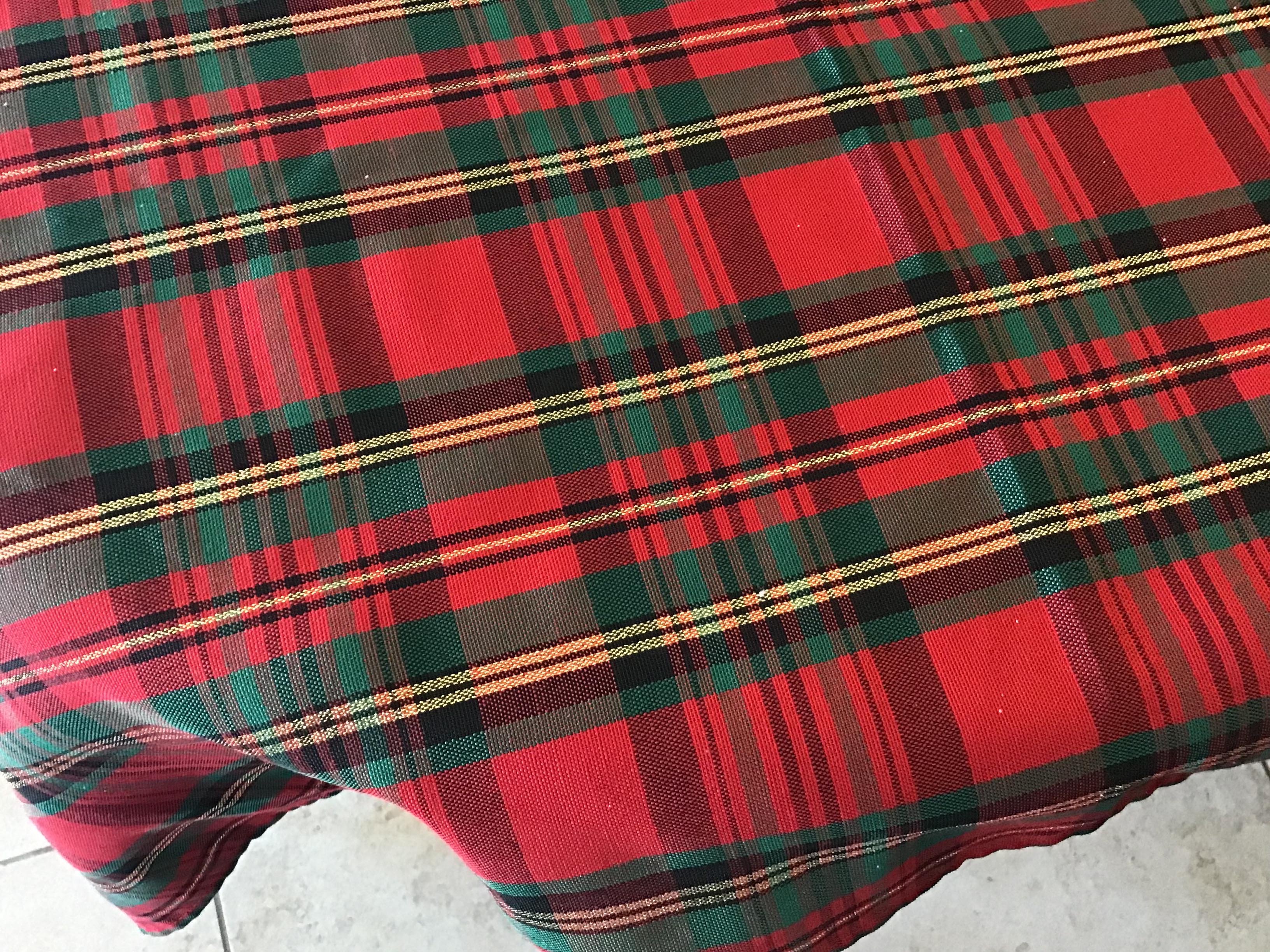 rectangle tablecloths (red/black/gold Christmas plaid) - 60 x 104